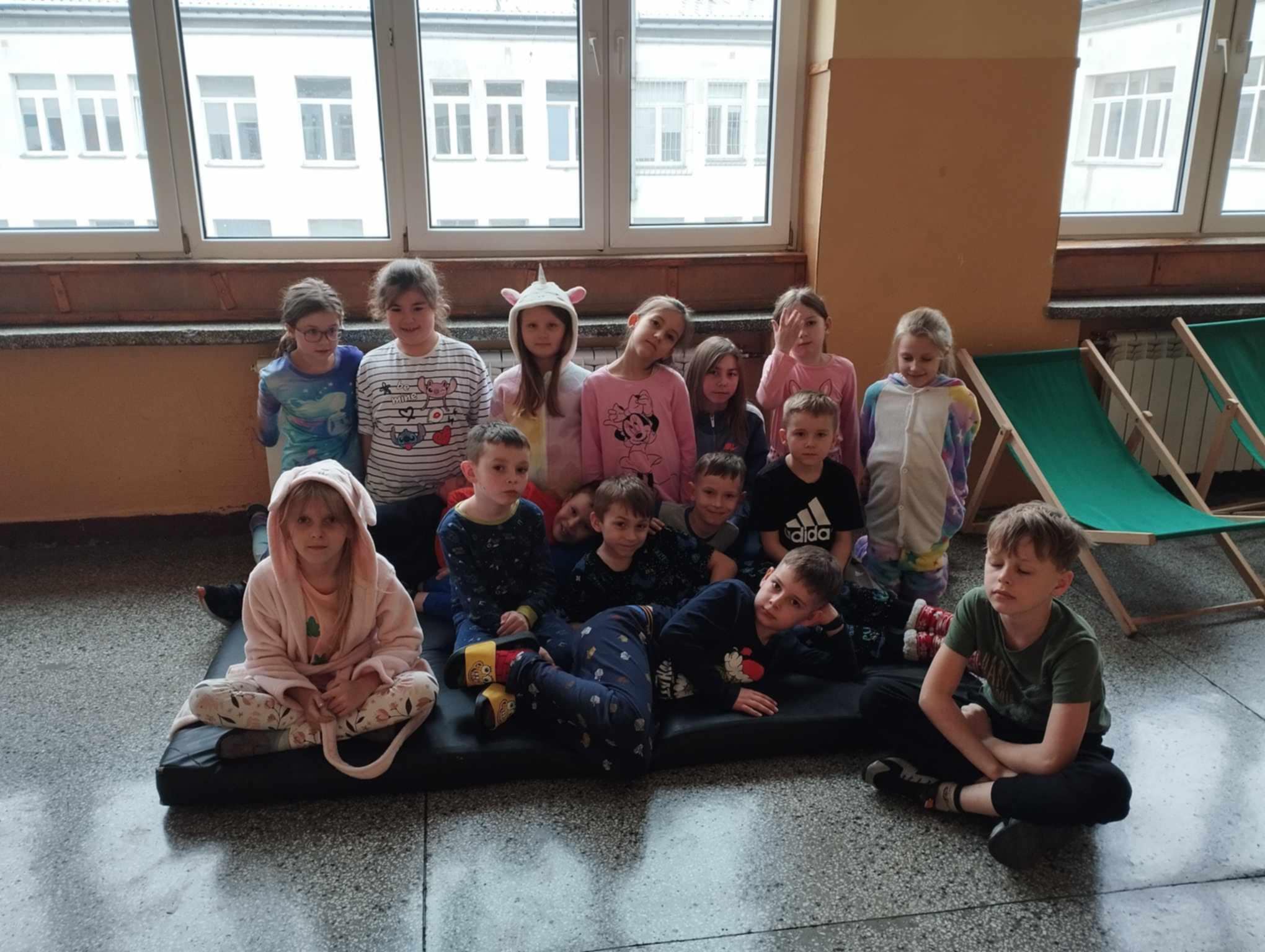 Dzieci na korytarzu